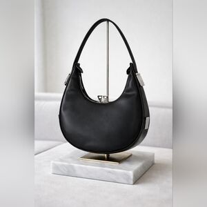 Black Crescent Shoulder Bag – Minimalist Hobo Style